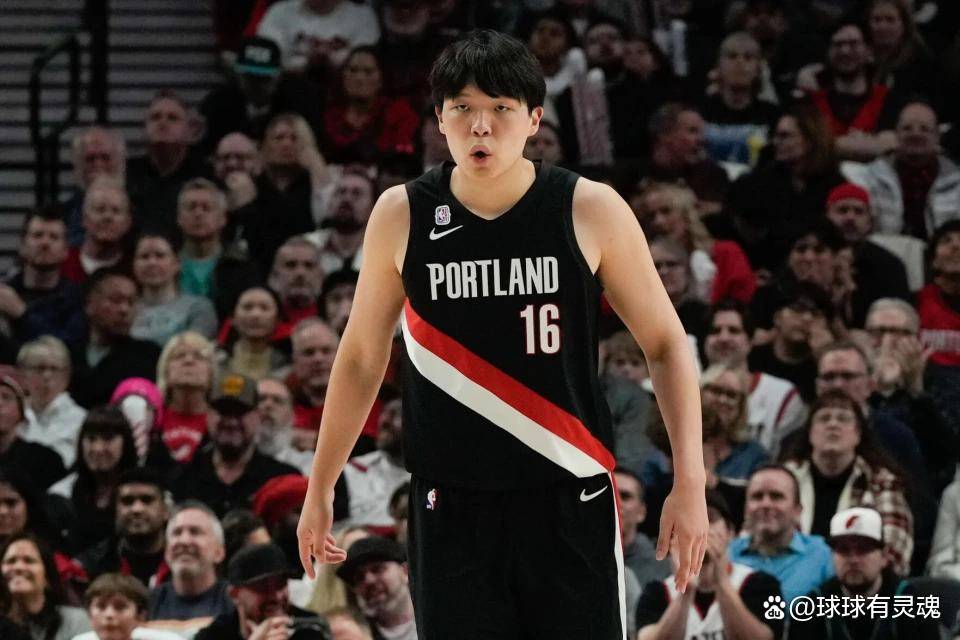 里尔发布备战花絮，今晚复出首秀，CBA季后赛任务艰巨，赛程密集仍需轮换 