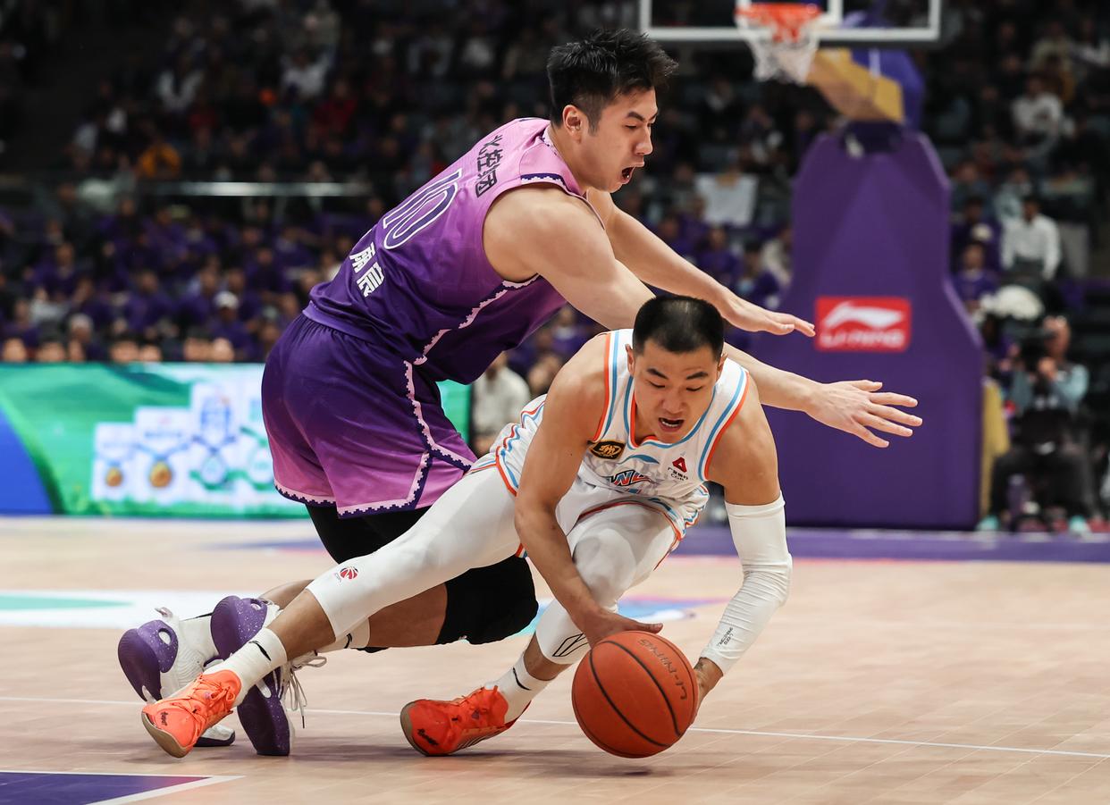 费城76人转会期战术微调,志在CBA季后赛名次提升,压力陡增,训练强度明显提升的简单介绍 费城76人转会期战术微调,志在CBA季后赛名次提升,压力陡增,训练强度明显提升的简单介绍