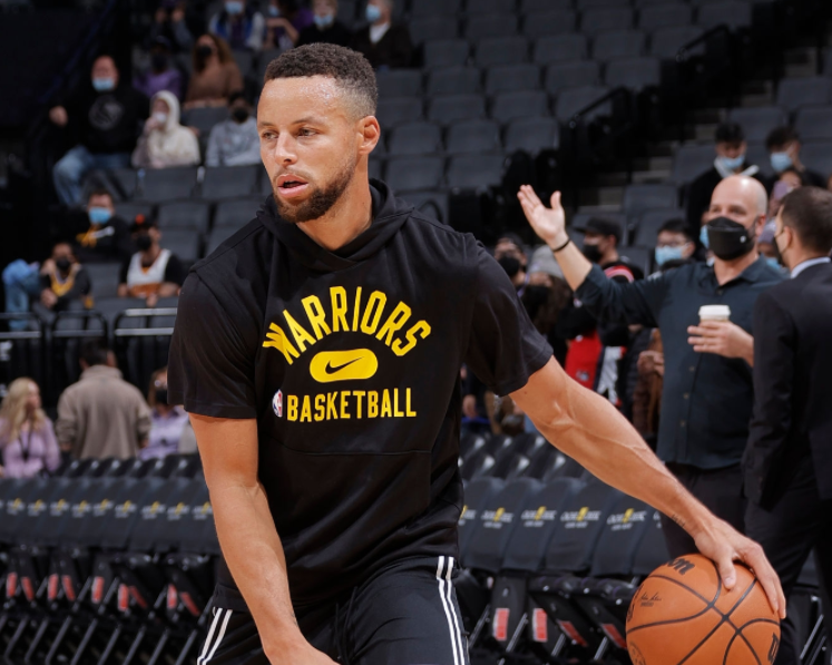 里程碑夜萨克拉门托国王防线松动；欧篮联冲刺阶段刷纪录；媒体盛赞；轮换策略成焦点的简单介绍