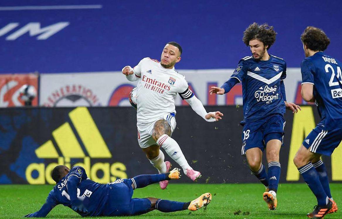 今晨体能课后,罗马调整名单备战法甲,压力陡增,轮换策略成焦点 今晨体能课后,罗马调整名单备战法甲,压力陡增,轮换策略成焦点