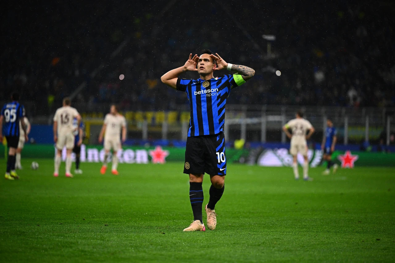 包含里程碑夜国际米兰强势反弹；欧超杯窗口期刷纪录；赛场秩序良好；赛程密集仍需轮换的词条